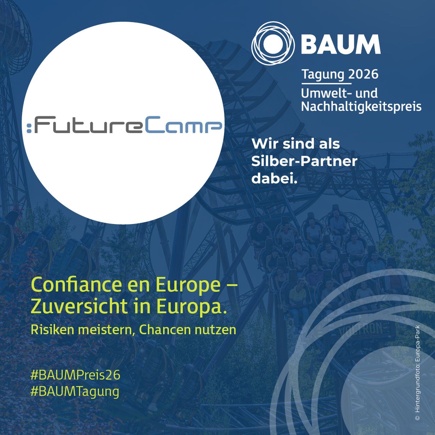 Die Logos von FutureCamp und BAUM e. V. vor einem dunkelblauen Hintergrund mit stilisierter Achterbahn